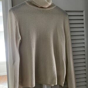 White turtleneck 100% cashmere sweater